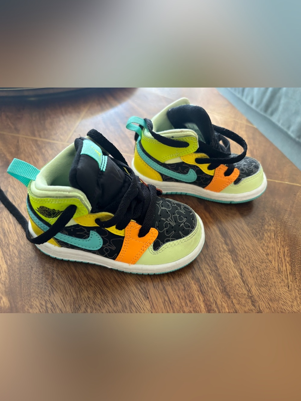 Air Jordan 1 Mid SE Clover toddler shoe yellow orange blue black green like new